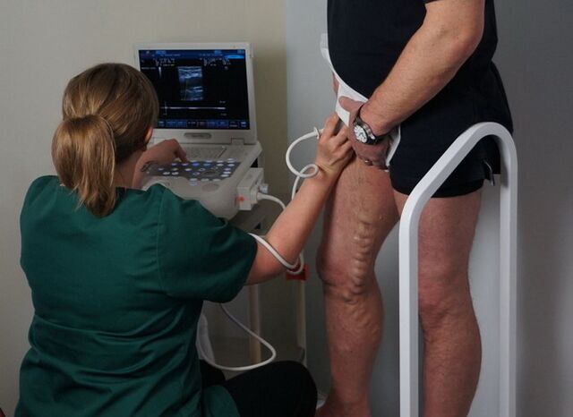Untersuchung der Venen vor der Laserkoagulation auf Krampfadern